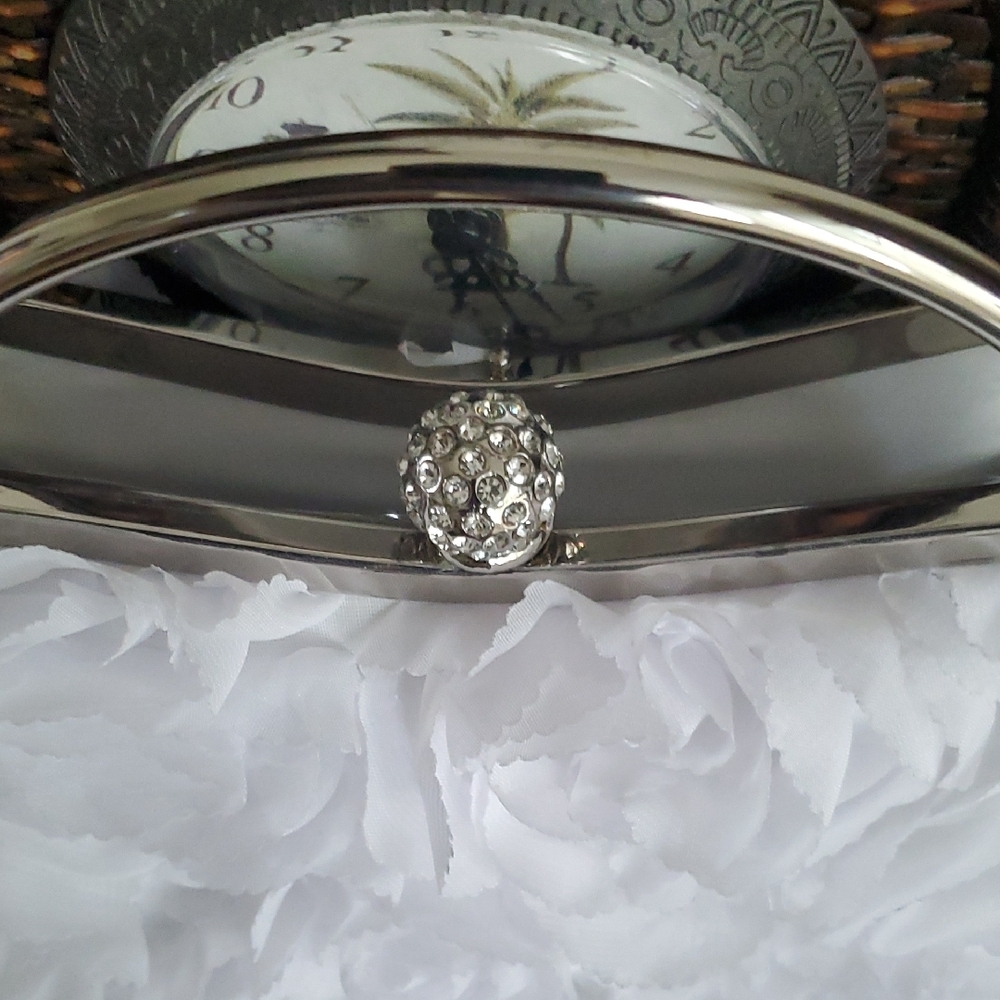Elegant White Rose Evening Clutch - Picture 4 of 4
